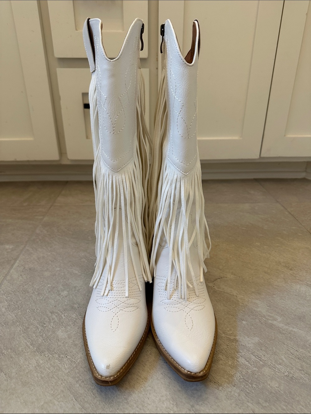 Buckle Beast Fashion White Fringe Tall Western Boots